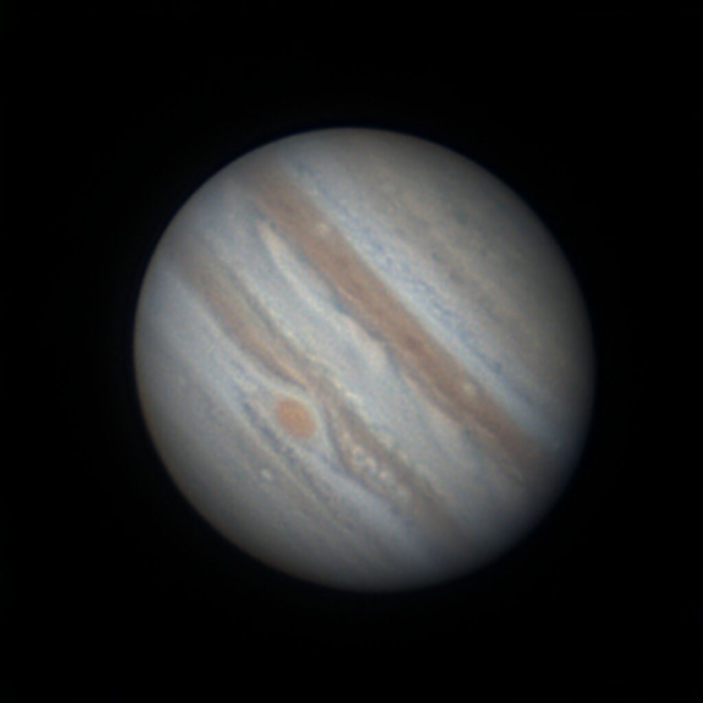 Astrofoto von Jupiter mit sichtbaren Wolkenbändern und Strukturen in der Atmosphäre des Gasriesen