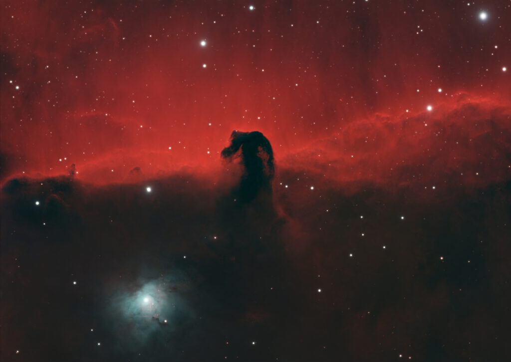 Astrofoto von IC 434 mit Pferdekopfnebel Barnard 33, rotem H-alpha-Emissionsnebel und dunklen Staubstrukturen